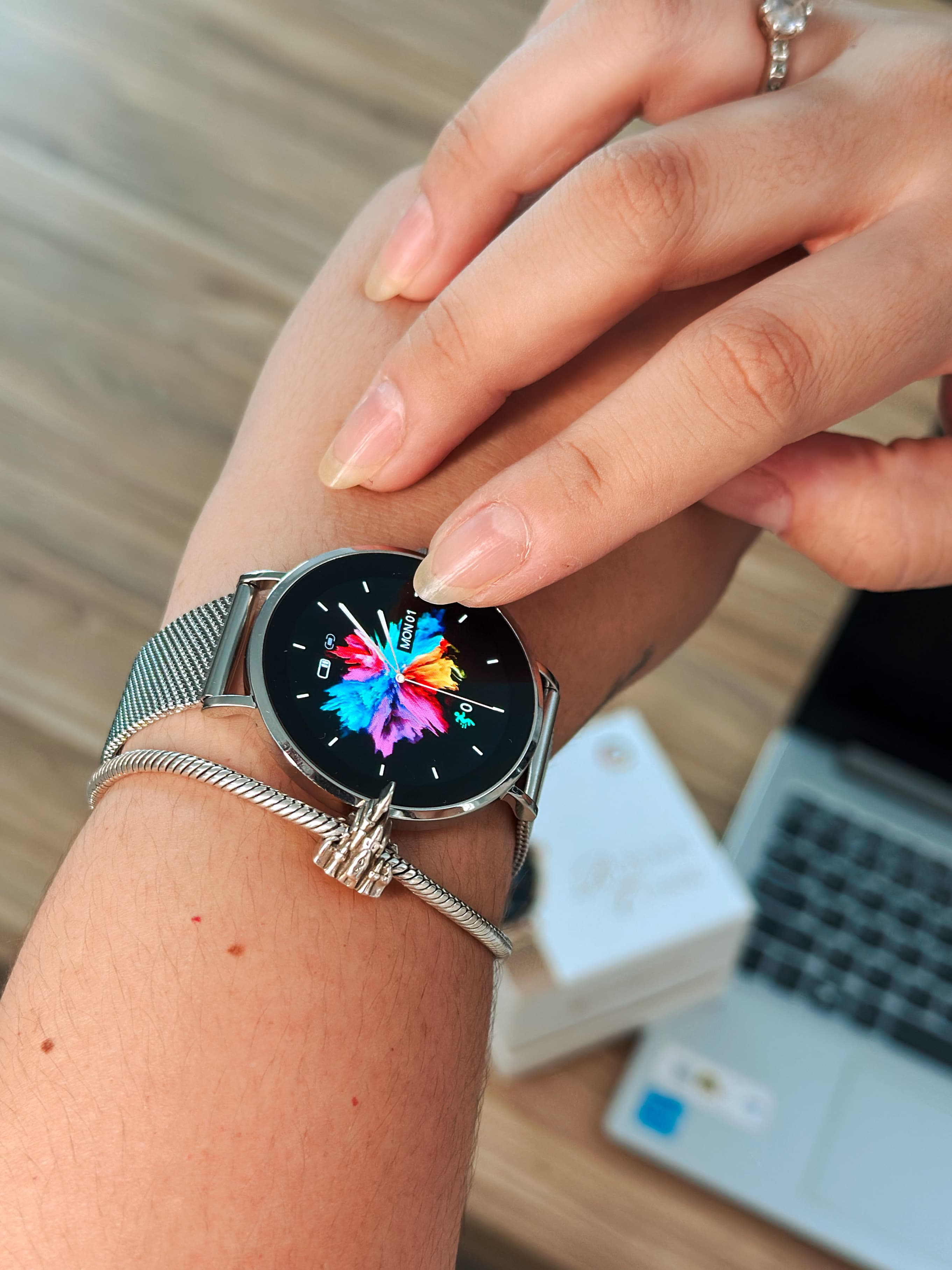 Smartwatch ROYALS CLASSIC: Elegância Inigualável com Tela AMOLED Deslumbrante e Proteção Gorilla Glass