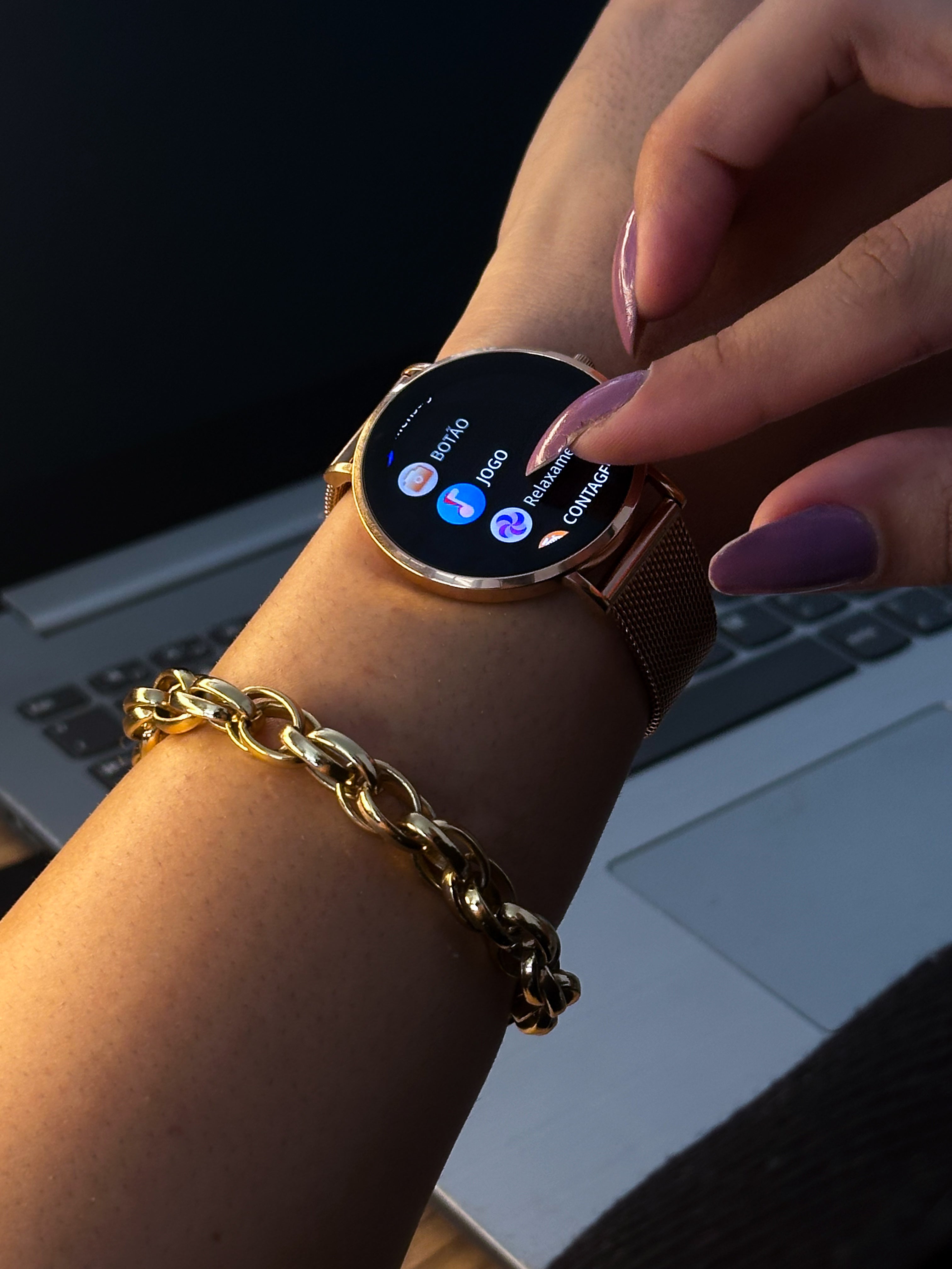 Smartwatch ROYALS CLASSIC: Elegância Inigualável com Tela AMOLED Deslumbrante e Proteção Gorilla Glass